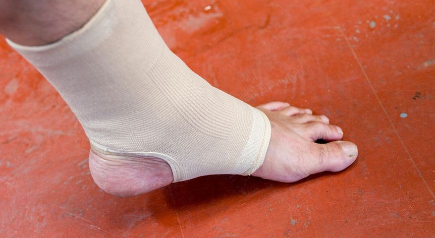 Zmagasz się z bólem nóg podczas chodzenia? To może być choroba, na którą cierpi 200 mln ludzi