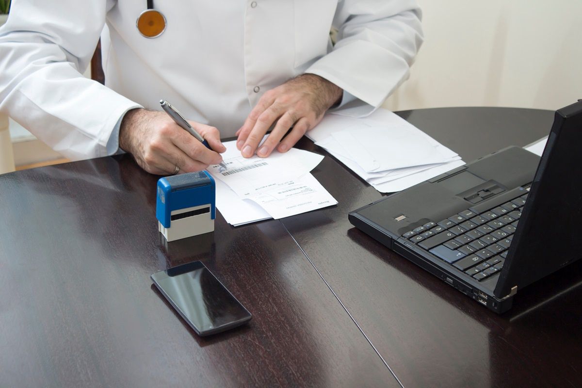 Tyle zarabiają lekarze z Bydgoszczy. Pielęgniarka może tylko pomarzyć