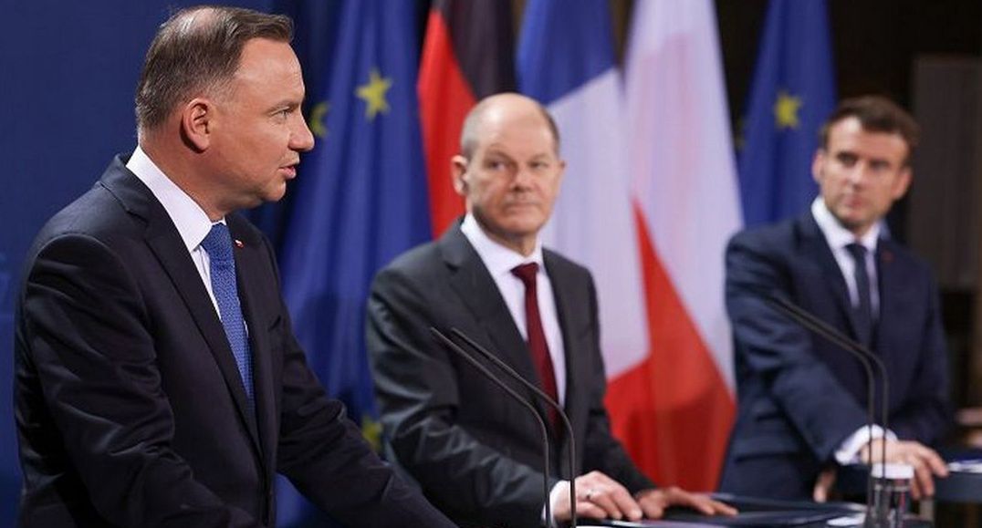 Spotkanie w ramach Trójkąta Weimarskiego prezydenta Andrzeja Dudy z kanclerzem Olafem Scholzem i prezydentem Emmanuelem Macronem. 