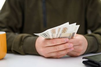 Kielce: Mieszkaniec przelał kilkaset tysięcy złotych, został oszukany. Policja ma podejrzanego