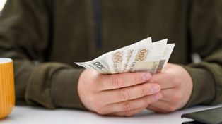 Kielce: Mieszkaniec przelał kilkaset tysięcy złotych, został oszukany. Policja ma podejrzanego