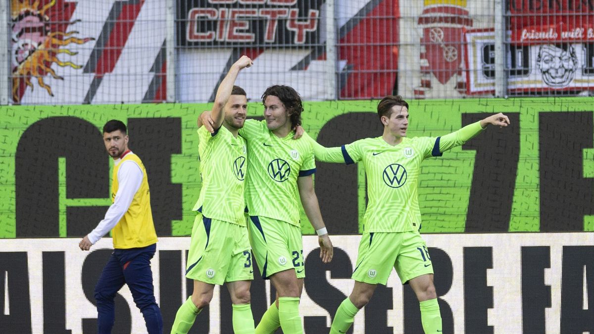 Getty Images / Marco Steinbrenner/DeFodi Images / Na zdjęciu: radość piłkarzy VfL Wolfsburg