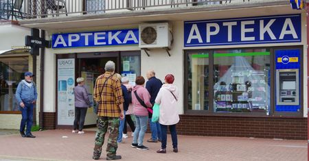 W aptekach brakuje leków. Prezes Naczelnej Rady Aptekarskiej: dla tych pajcentów to wyłączenie z życia