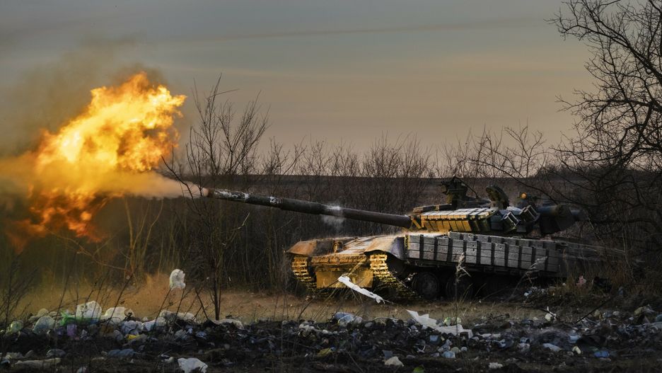 Wojna w Ukrainie rok 2024
A Ukrainian tank of the 17th Tank Brigade fires at Russian positions in Chasiv Yar, the site of fierce battles with the Russian troops in the Donetsk region, Ukraine, Thursday, Feb. 29, 2024. (AP Photo/Efrem Lukatsky)
Efrem Lukatsky