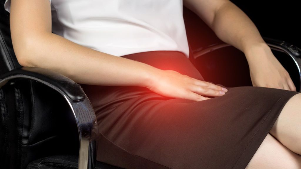 Rzeżączka może objawiać się m.in. bólem w miednicy mniejszej