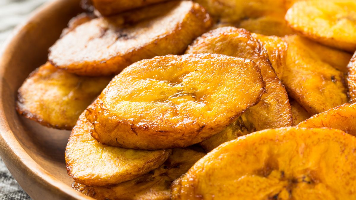 Plantany, czyli banany warzywne, trudno zjeść na surowo