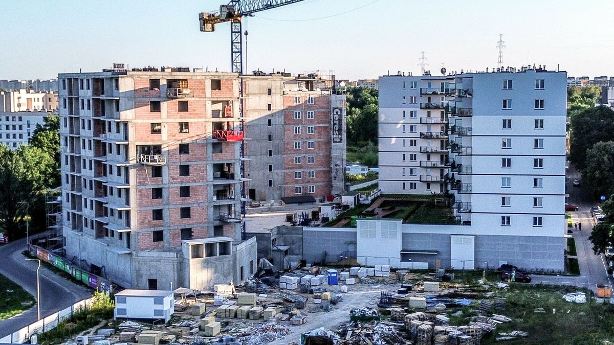 East News archiwum
Fot. Wojciech Olkusnik/East News, Warszawa, 30.07.2024. Budowa nowego bloku mieszkalnego na stolecznych Nowodworach (Bialoleka). Widok z lotu ptaka.
Wojciech Olkusnik