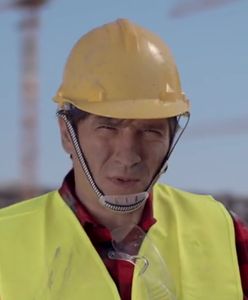 Przypadkowy budowlaniec krytykujący Tuska? Nie, to pracownik Telewizji Republika