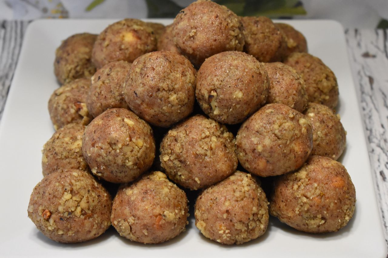 Szybkie biszkoptowe kuleczki. Pyszny deser w kilka chwil