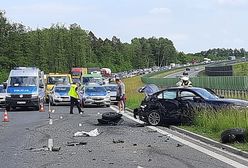 Rozpędzone auto wjechało w nieoznakowany radiowóz