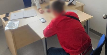 Miał sześć dożywotnich zakazów kierowania. Na komendę przyjechał samochodem