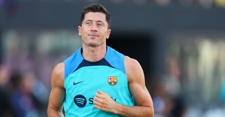 Oficjalnie: Robert Lewandowski piłkarzem Barcelony. Podpisał kontrakt na cztery sezony
