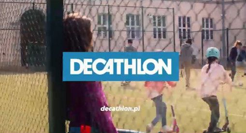 Decathlon promuje hulajnogi w kolejnej odsłonie kampanii "Jedyną zasadą jest przyjemność"