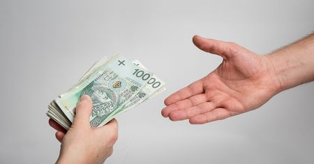 Pożyczka przy umowie zlecenie i umowie o dzieło - czy osoby zatrudnione w oparciu o takie umowy mogą mieć problemy z wzięciem pożyczki?