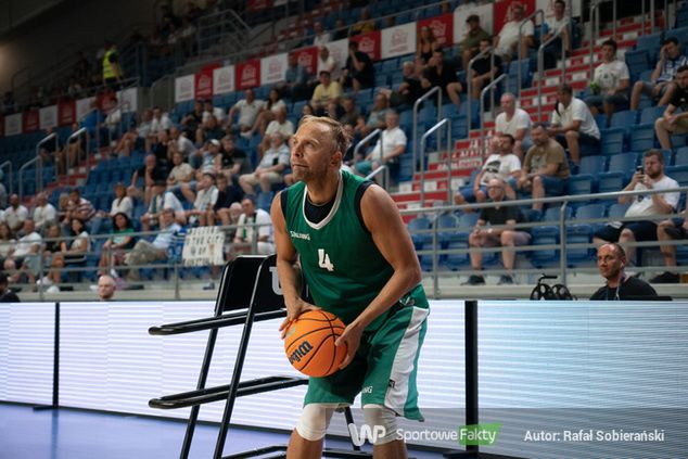 Łukasz Koszarek wygrał konkurs za trzy w trakcie turnieju we Włocławku