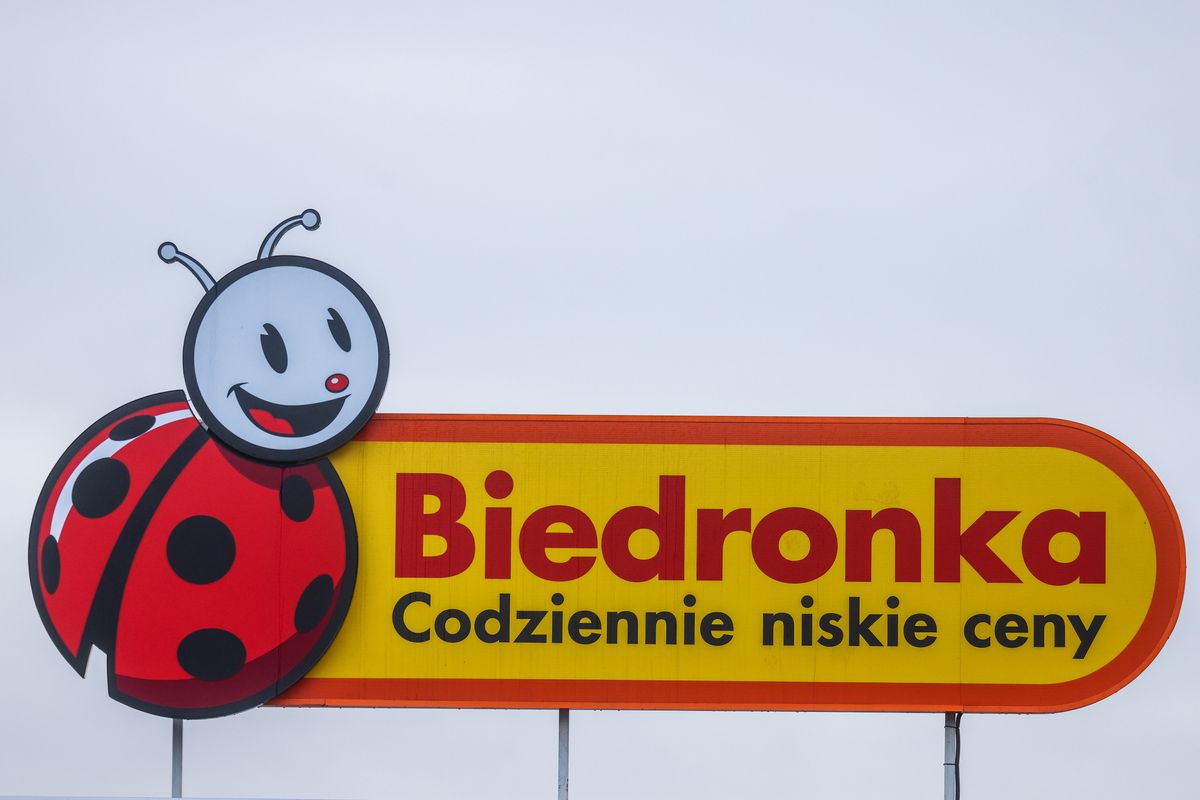 Мережа магазинів Biedronka запустила скретч-лотерею (Photo by Beata Zawrzel/NurPhoto via Getty Images)