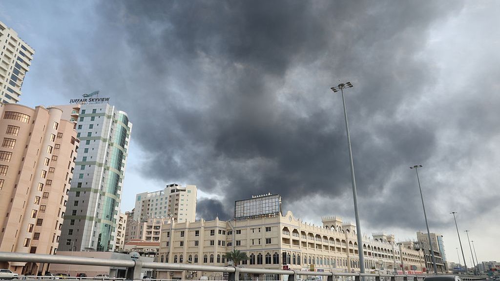 Skutki irańskiego ataku rakietowego na Bahrajn 