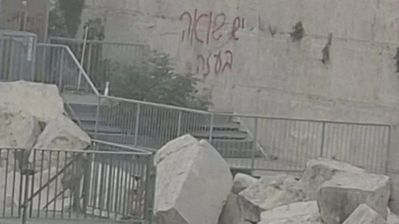 Na Ścianie Płaczu w Jerozolimie napisano hasło o Holokauście