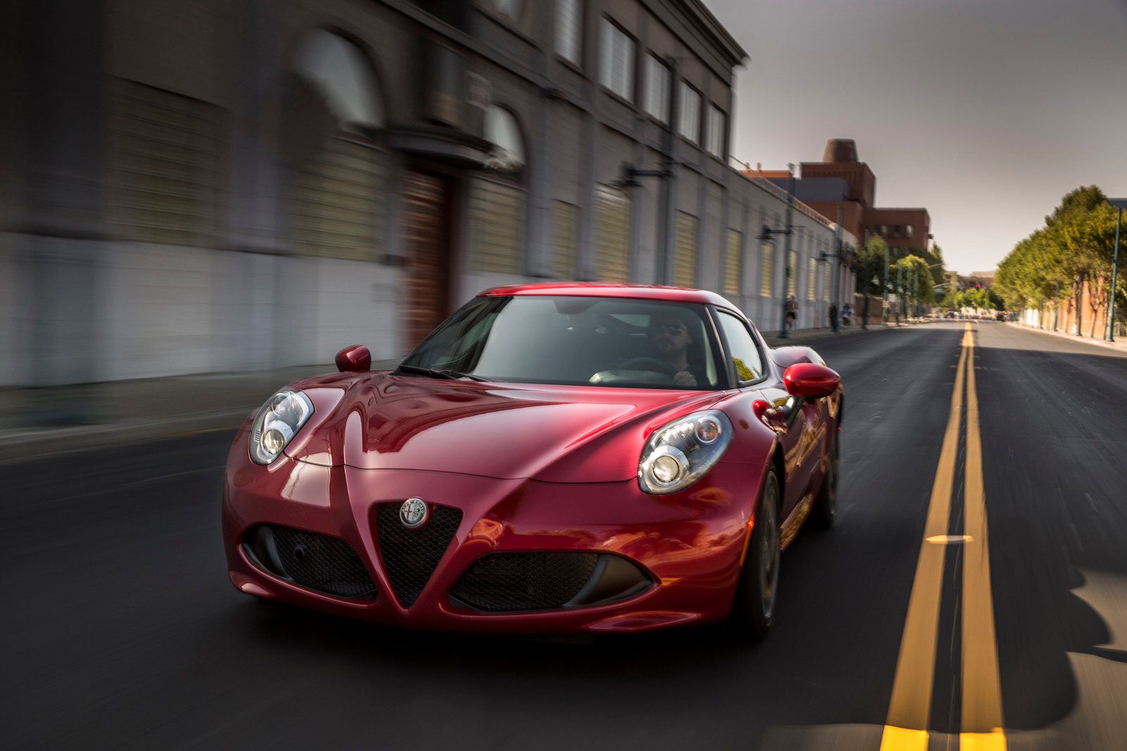 Alfa Romeo 4C w wersji na rynek amerykański w obszernej galerii zdjęć 64