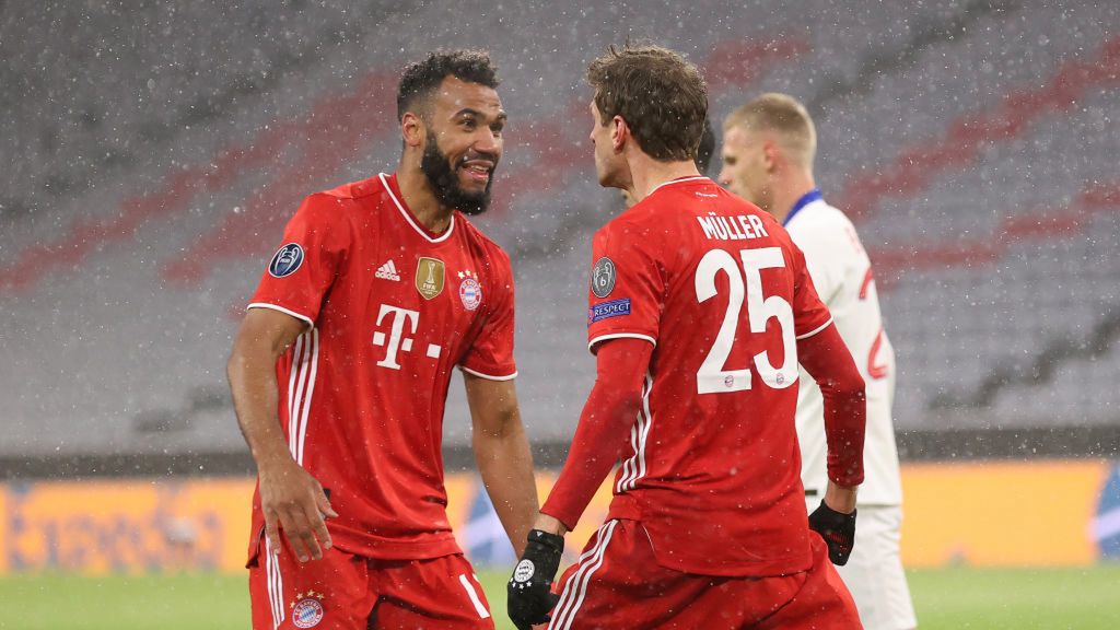 Getty Images / Alexander Hassenstein / Na zdjęciu od lewej: Maxim Choupo-Moting i Thomas Mueller