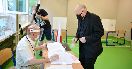 Wybory prezydenckie 2020. Kard. Kazimierz Nycz: To dzień, kiedy człowiek oddaje cząstkę siebie komuś, kto będzie rządził