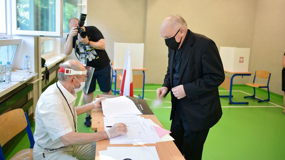 Wybory prezydenckie 2020. Kard. Kazimierz Nycz oddał swój głos (zdjęcie ilustracyjne)