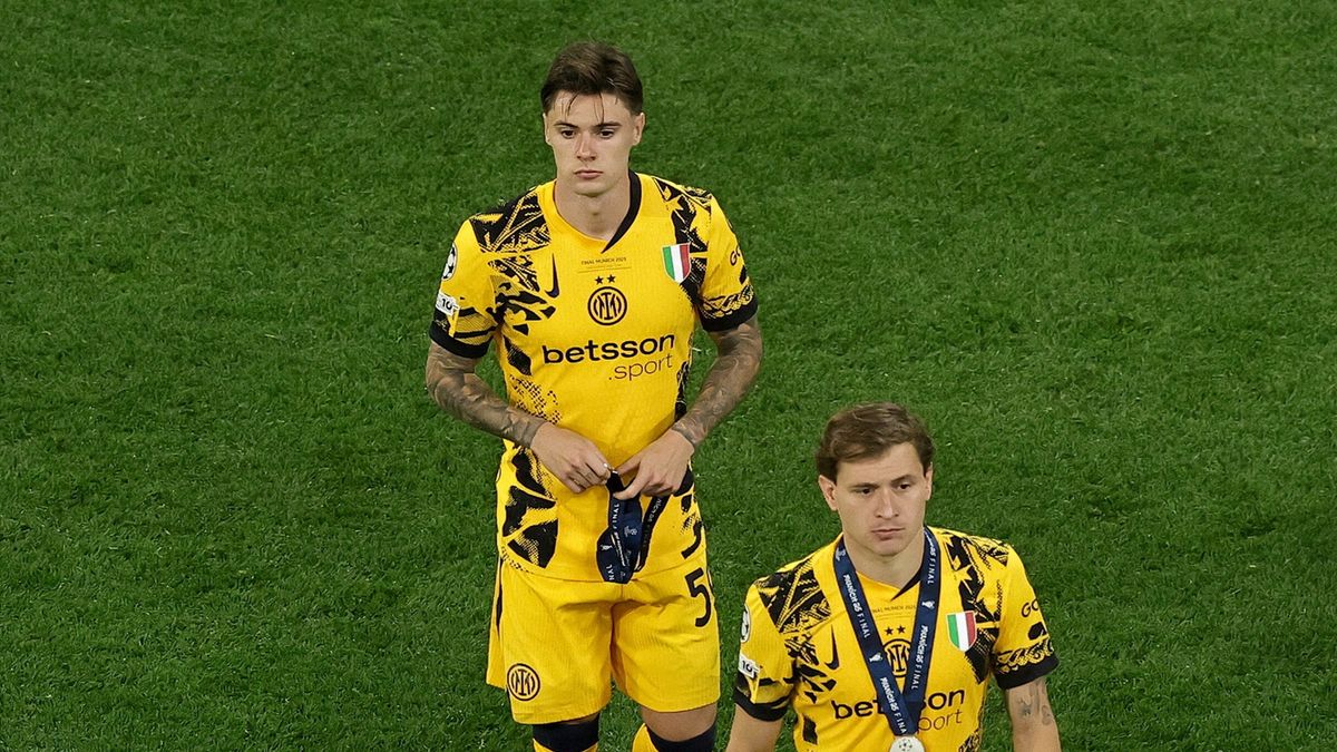 PAP/EPA / FRIEDEMANN VOGEL / Na zdjęciu: Nicola Zalewski i Nicolo Barella