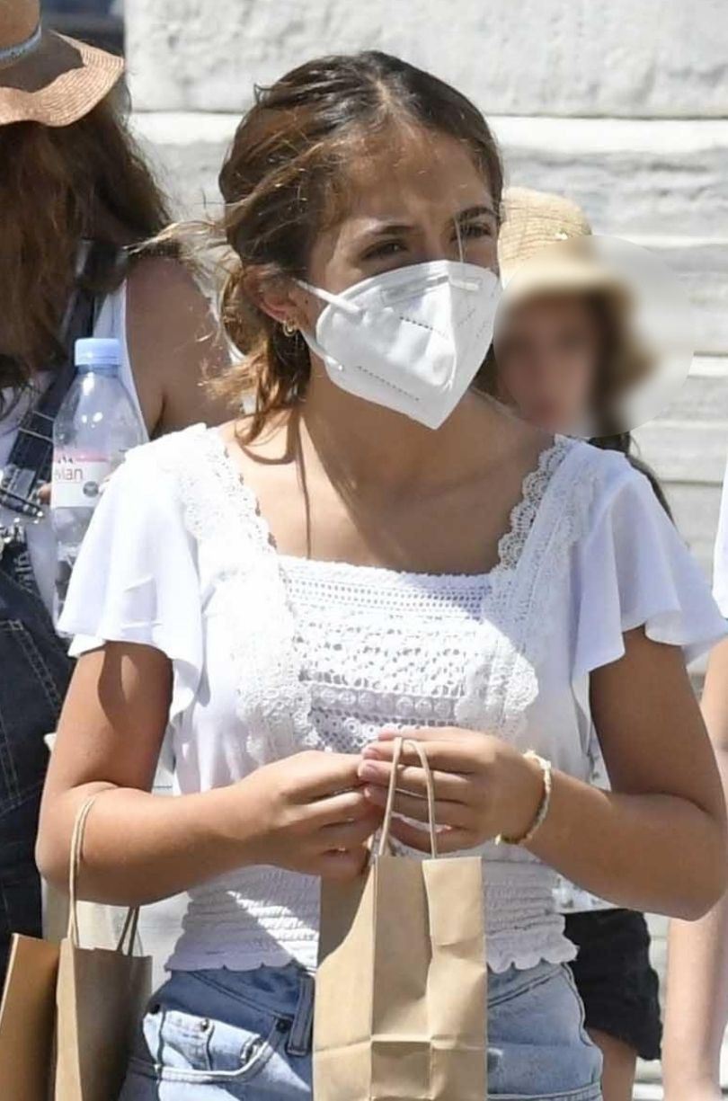 Salma Hayek z rodziną spaceruje po Mykonos