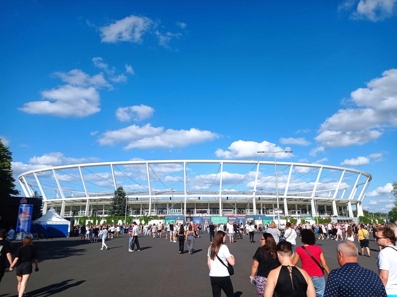 Na wejście na stadion trzeba było trochę poczekać