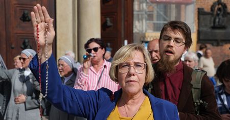 Nowak apeluje ws. krzyży. "Wymaga reakcji"