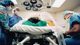 Lublin. Lekarz zarobił 220 tys. w miesiąc. Szpital tonie w milionowych długach