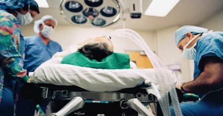 Lublin. Lekarz zarobił 220 tys. w miesiąc. Szpital tonie w milionowych długach