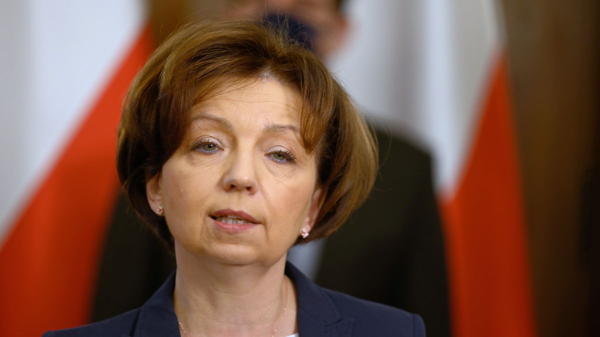 Łódź, 10.01.2022. Minister rodziny i polityki społecznej Marlena Maląg podczas briefingu prasowego w siedzibie Urzędu Wojewódzkiego w Łodzi, 10 bm. Spotkanie poświęcone było prezentacji Rodzinnego Kapitału Opiekuńczego. (jm) PAP/Grzegorz Michałowski