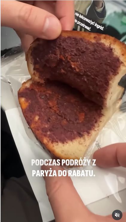  Michał Cessanis ocenia jedzenie w samolocie 