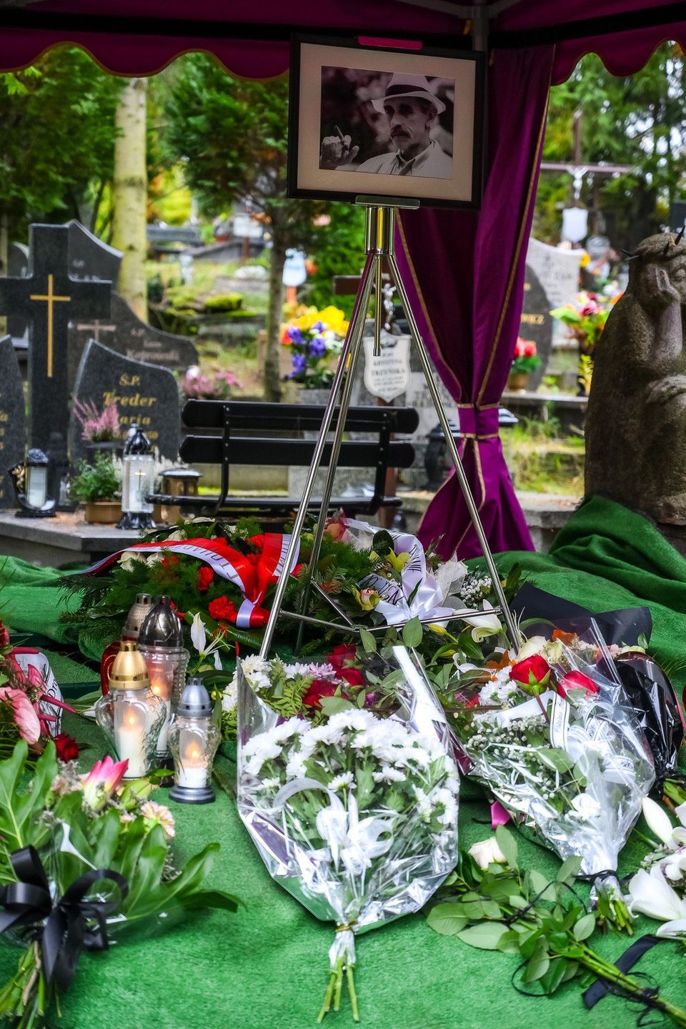 11.10.2025 GDANSK CMENTARZ LOSTOWICKI - POGRZEB JANA JAKUBOWSKIEGO. JAN JAKUBOWSKI W LATACH 1991 - 1996 BYL REDAKTOREM NACZELNYM DZIENNIKA BALTYCKIEGO FOT. PRZEMEK SWIDERSKI / POLSKA PRESS / DZIENNIK BALTYCKI