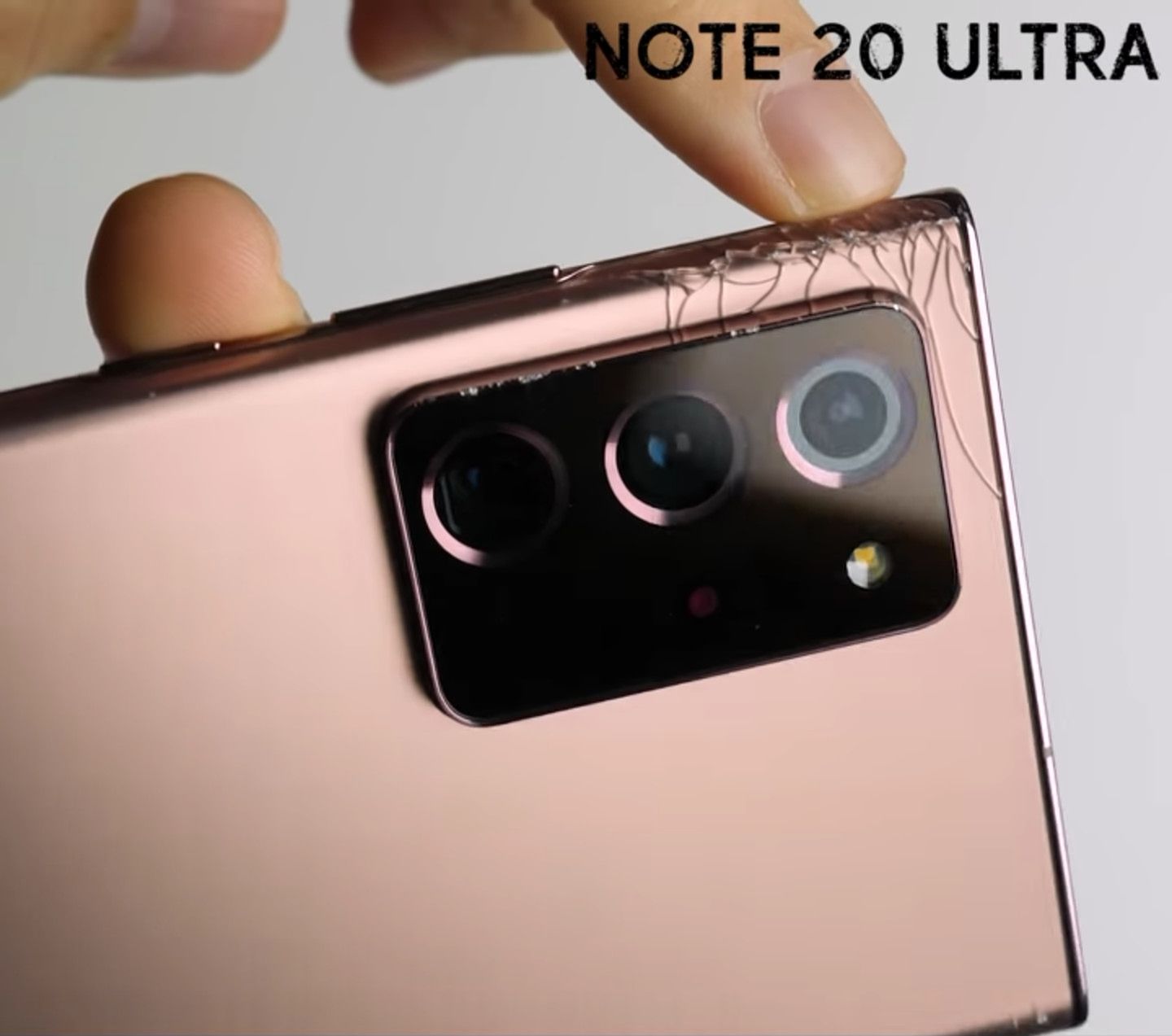 Samsung Galaxy Note 20 Ultra poddany torturom. Gorilla Glass Victus daje powody do zachwytu 4