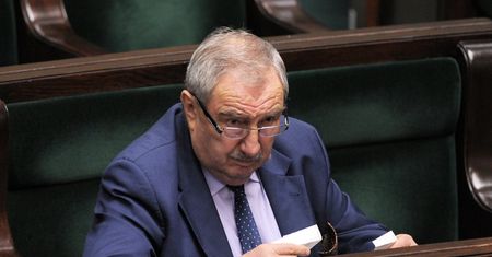 Poseł PiS stawia żądanie premier Beacie Szydło i jej ministrom. Nie chce "obcych gazet" w resortach