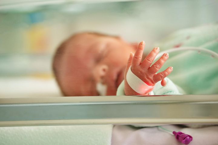 Niemowlę na oddziale neonatoligii 