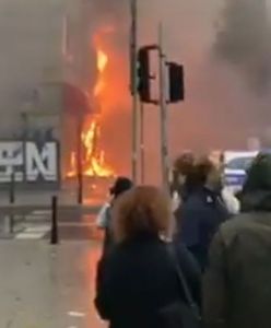 Warszawa. Pożar sklepu na ul. Świętokrzyskiej. Duże zadymienie w pasażu handlowym i bloku