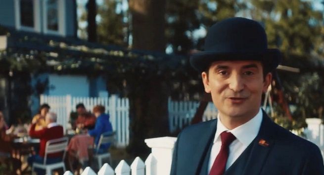 Rodzinny obiad reklamuje Konto Jakże Osobiste w Alior Bank