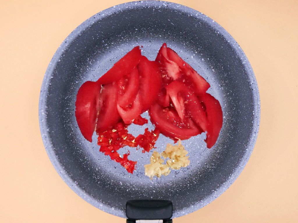 Curry z krewetkami i mango z ryżem przepis