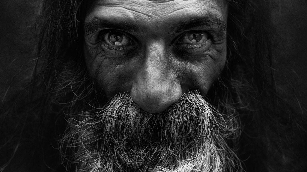 Niewidoczni bezdomni na ekspresyjnych portretach Lee Jefferiesa 1