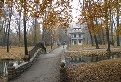 Wracają stamtąd z obrączką na palcu. Park Zamkowy przyciąga turystów