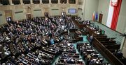 Ciche podwyżki dla posłów. Sejm rozdaje pieniądze