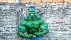 "Irański Hulk" liczy na karierę w MMA. Walczyć z nim chce "brazylijski Hulk"