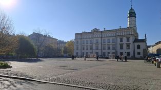 Kraków: Zazielenianie placu Wolnica. Drzewo, krzewy i tysiące kwiatów