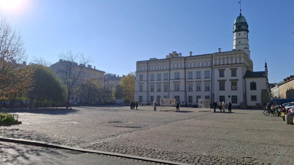 Plac Wolnica w sercu Kazimierza ma zostać &#34;rozbetonowany&#34; zgodnie z oczekiwaniami mieszkańców