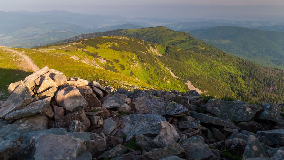 Beskidy, a w nich pasmo Babiej Góry,  to po Tatrach najwyższe wzniesienia Polski