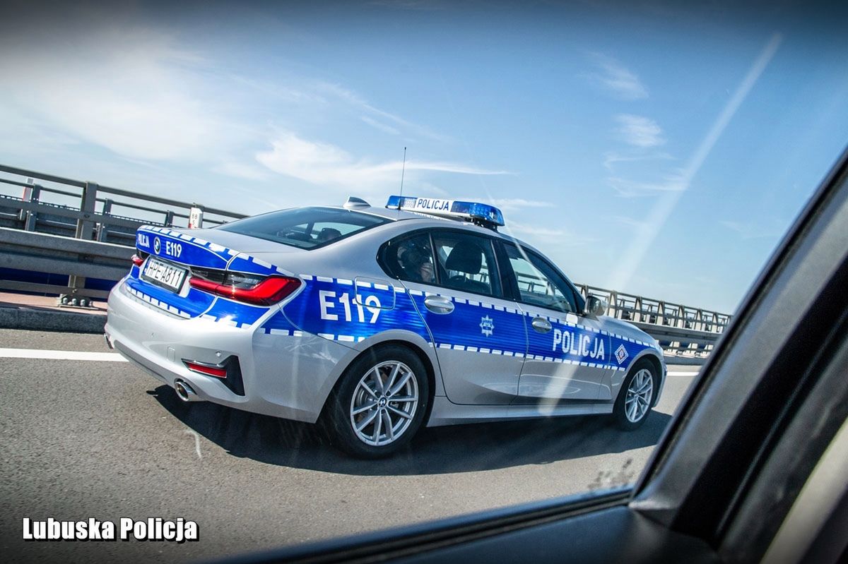 Policja zmienia wygląd radiowozów. Pojawi się na nich "amerykański" napis