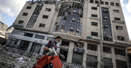 Bombardowania w Strefie Gazy. Zniszczone jedyne laboratorium COVID-19